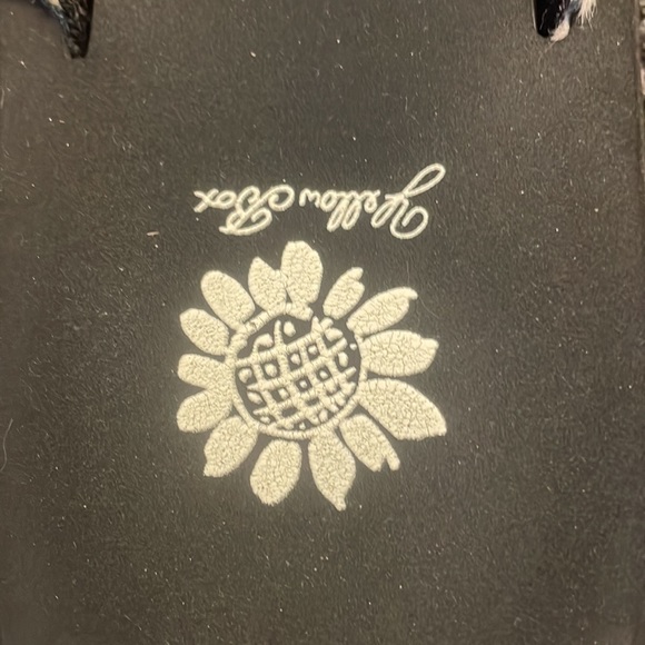 Yellow box Flip Flops, Patriotic, Red White and Blue, Size 9 - Picture 2 of 3